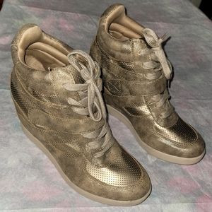 Xhilaration Gold Metallic Platform Women's Sneakers